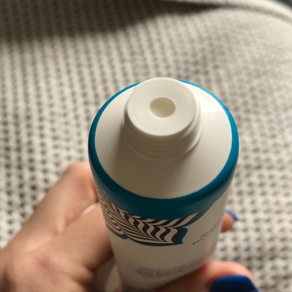 Vasanti BrightenUp! Exfoliating Cleanser - Picture 3 of 3